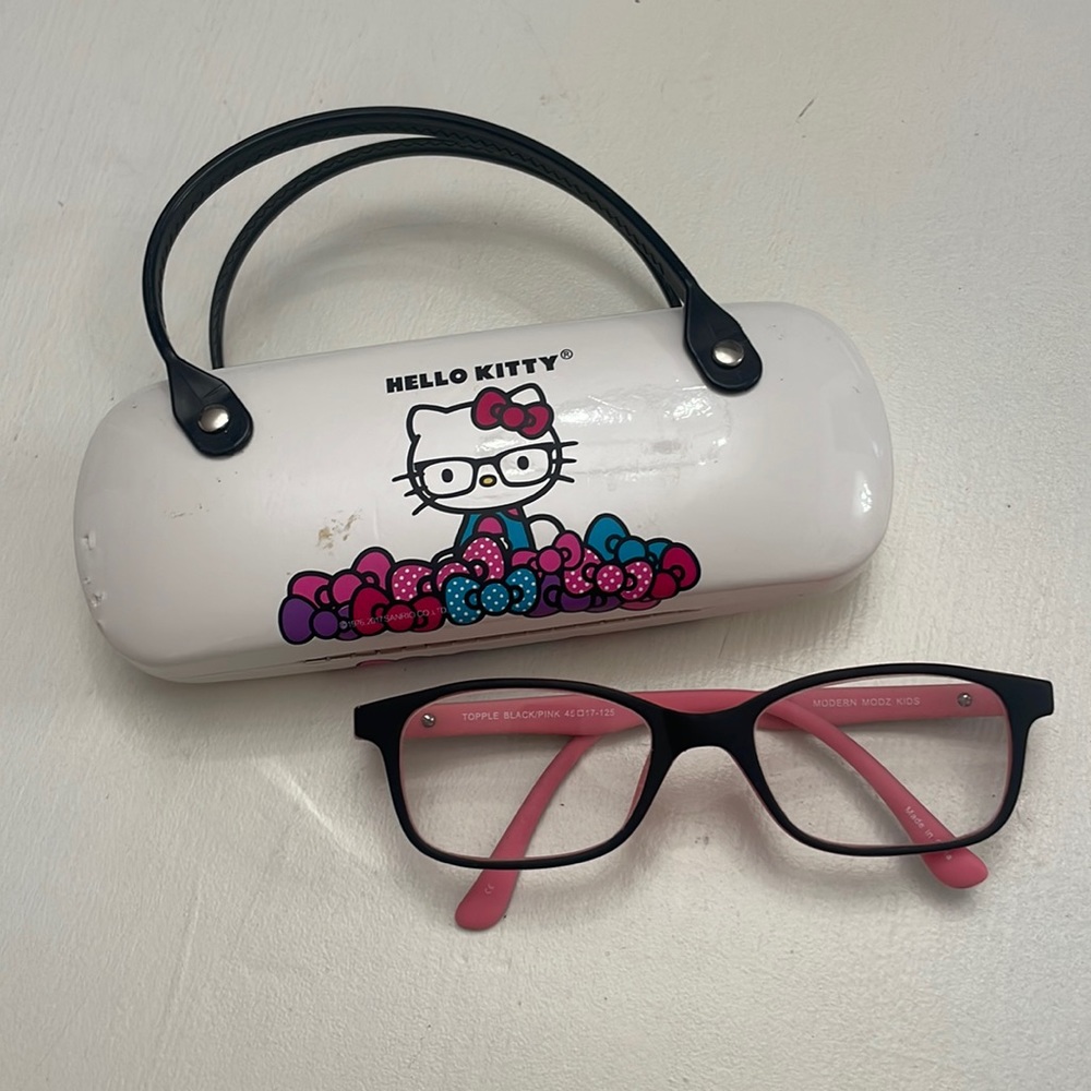 Girls prescription glasses and hello Kitty case